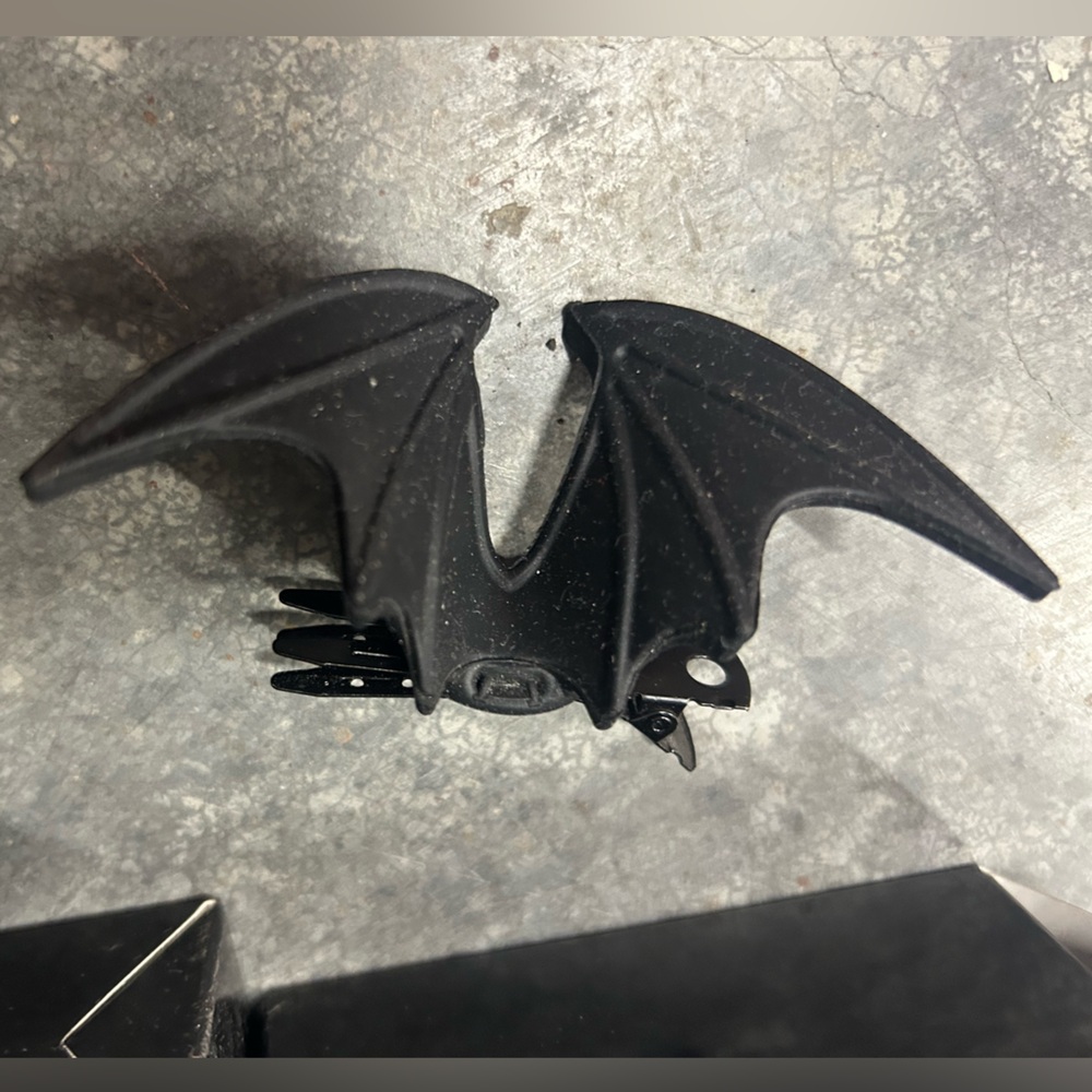 Night creature bat black hair clip KILLSTAR new in box goth Halloween dark - Picture 3 of 9